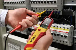 WI_Anw_SB25515_Voltage_and_continuity_tester_eMobility_12_1000V_AC_CAT_IV_Control_Cabinet_06.jpg