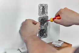 WI_Anw_SB283109040_PocketMax_electric_Steckdose_01.jpg