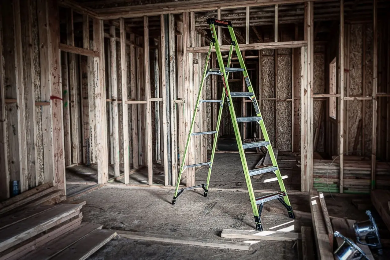 LAGIS_15368-001-MightyLite-M8-IA-Stepladder.jpg