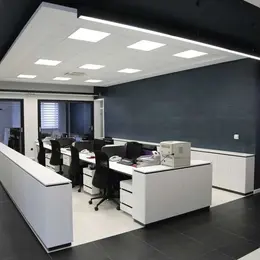 EM_2422924.jpg