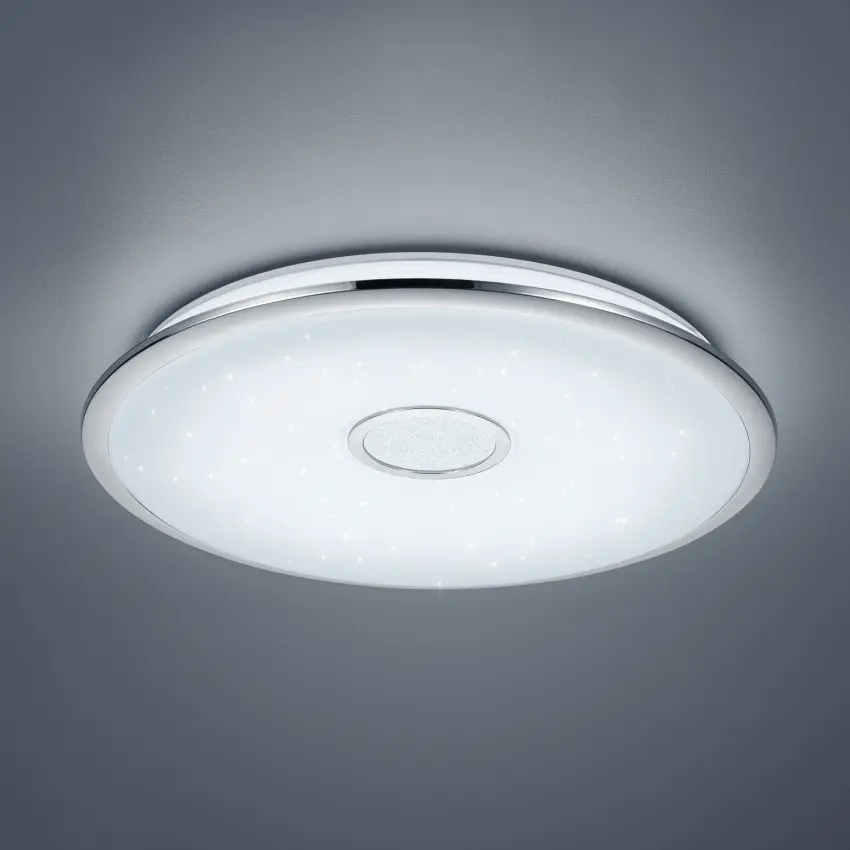 LUM_678710006_2.jpg