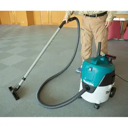 MAKITA_VC2000L_use.jpg