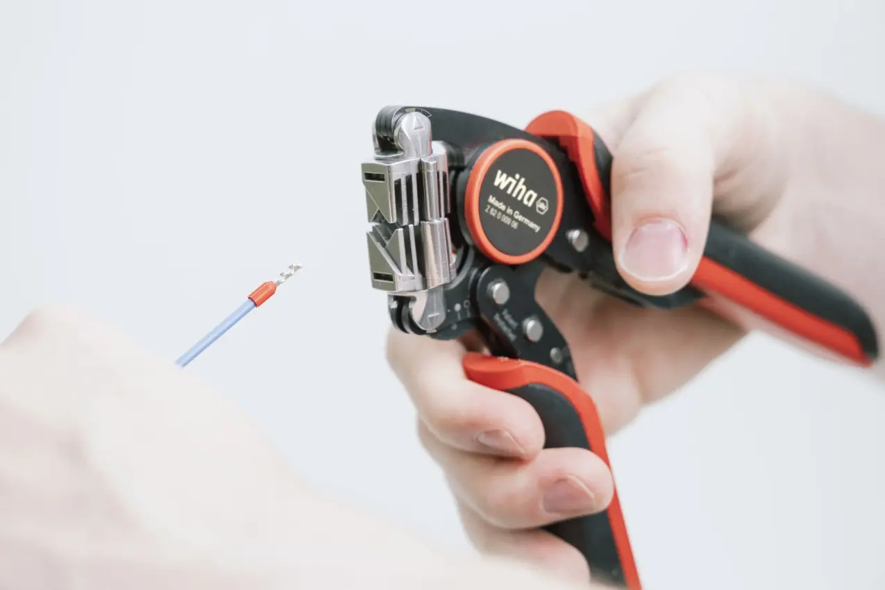 WI_Anw_Z62000906SB_Crimping_Plier_Crimping_04.jpg