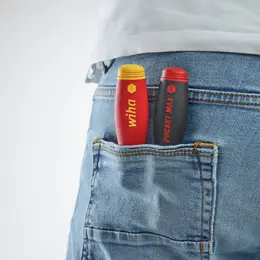 WI_Im_SB283109040_SB3803050_PocketMax_mech_electric_KeyVisual_Jeans_02.jpg