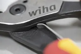WI_Industrial_electric_Multifunctional-pliers_Opening-spring_01.jpg