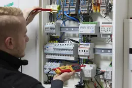 WI_Anw_SB25515_Voltage_and_continuity_tester_eMobility_12_1000V_AC_CAT_IV_Control_Cabinet_05.jpg